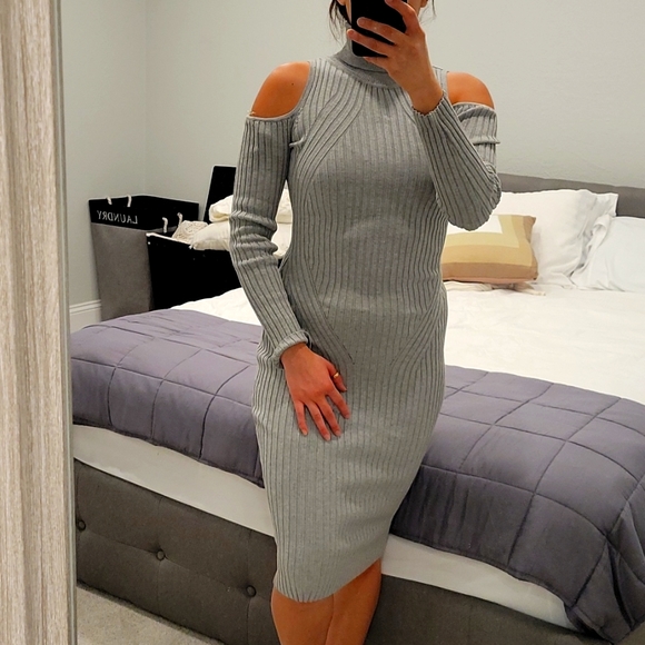 Dresses - Picture 3 of 3